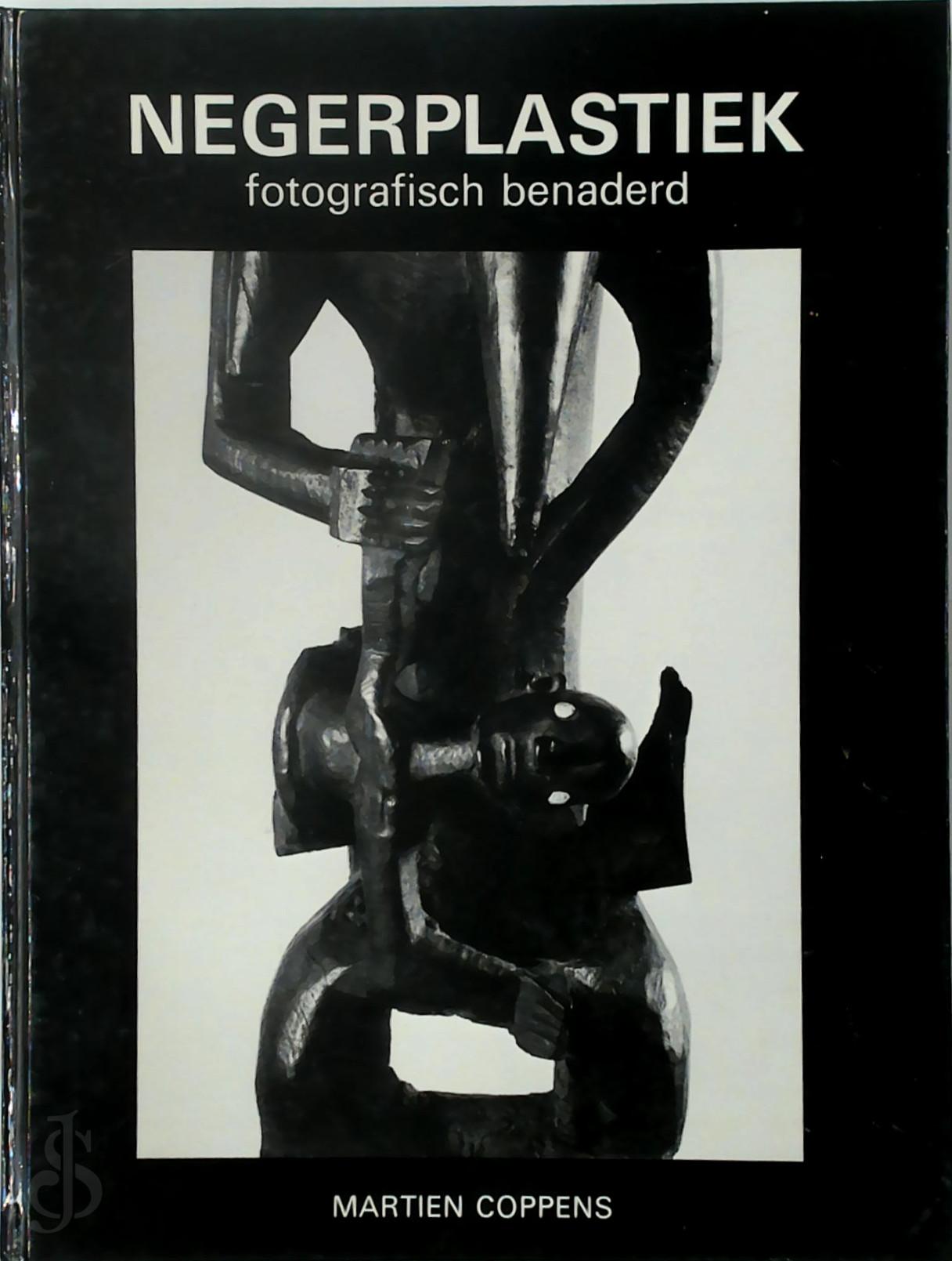 Martin Coppens 294017 - Negerplastiek. Fotografisch benaderd