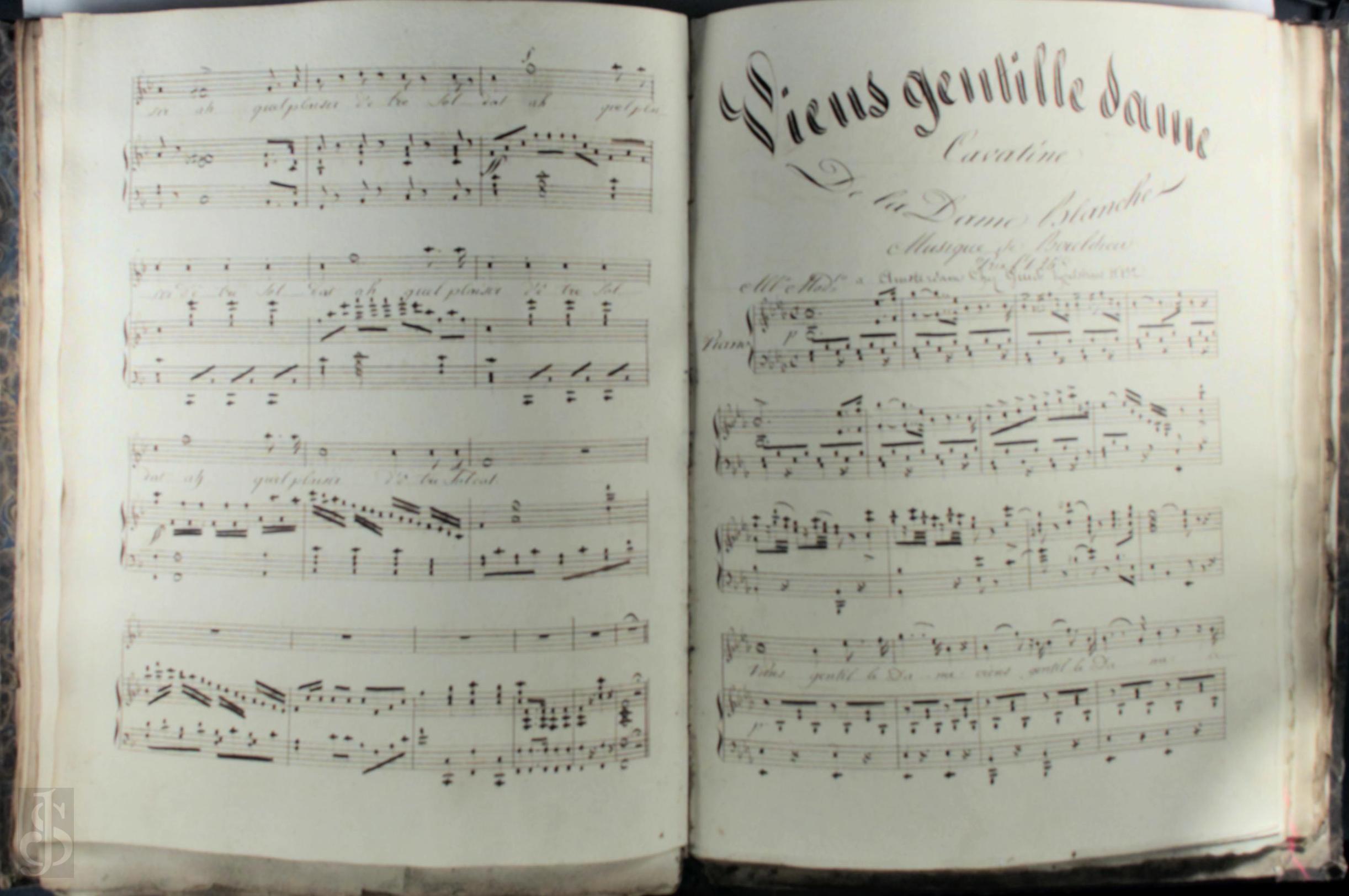  - Boek met handgeschreven bladmuziek. Diverse samengebonden katernen handgeschreven bladmuziek en paar gedrukte katernen