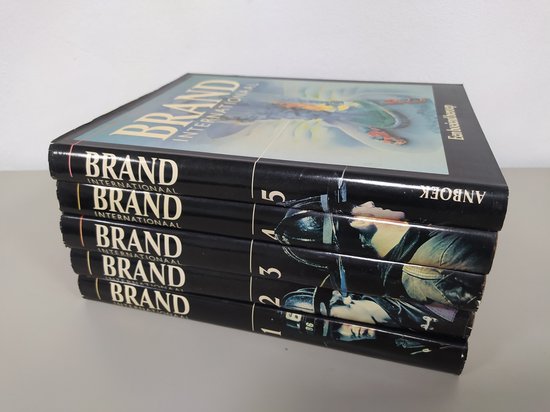 Broeshart - Brand internationaal [5 delen compleet]. De brandweer vroeger en nu / In het teken van techniek / Altijd paraat / Preventie en onderzoek / Een boeiend beroep
