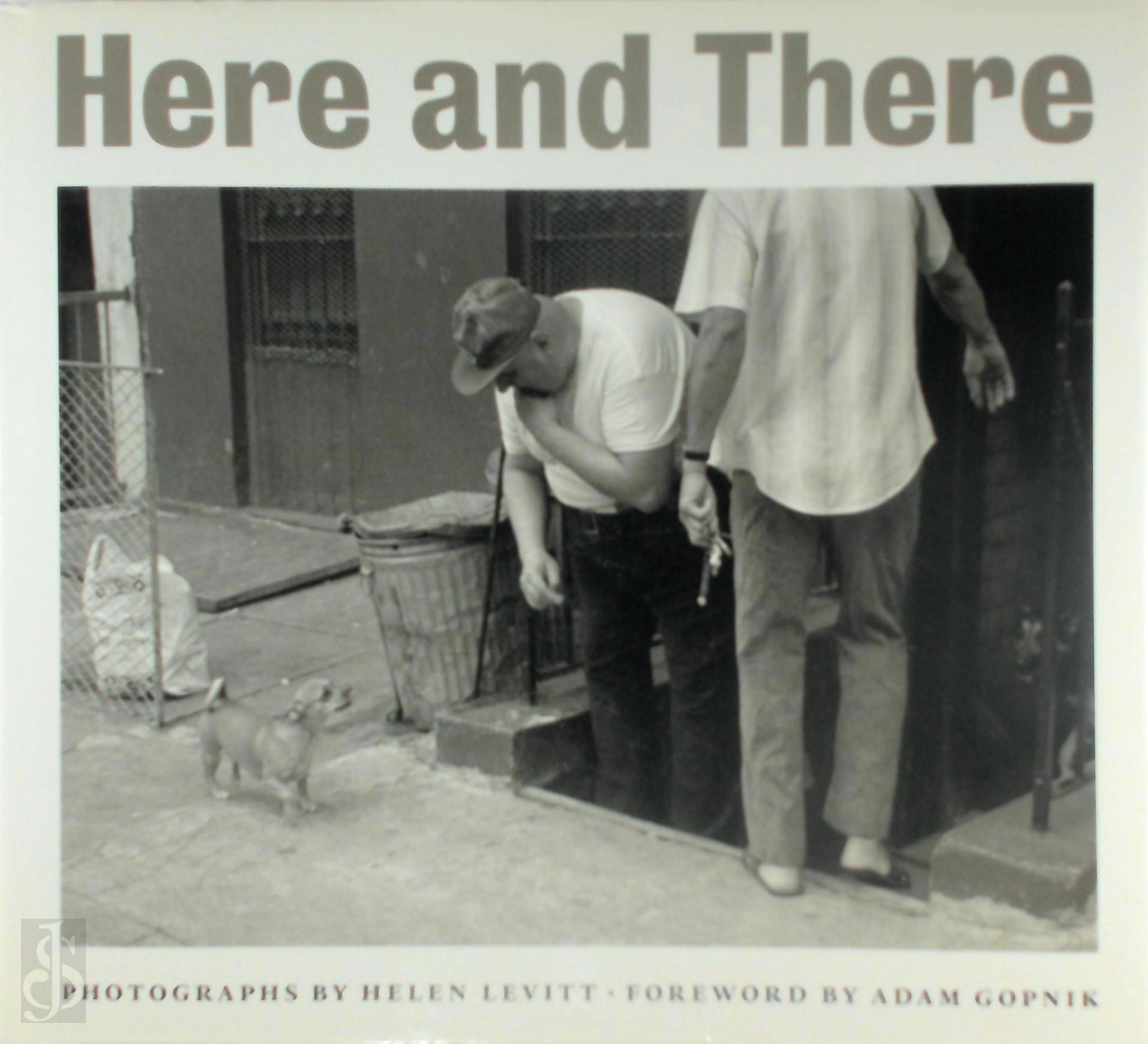 Helen Levitt 40596 - Here and There