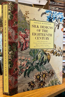 Silk Designs of the Eighteenth Century in the Collection of the Victoria and Albert Museum, London - Victoria And Albert Museum, Natalie Rothstein (ISBN 9780821218129)