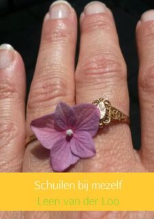 Schuilen bij mezelf - Leen van der Loo (ISBN 9789402139617)