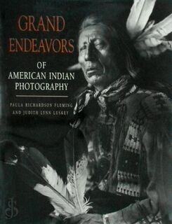 Grand Endeavors of American Indian Photography - Paula Richardson Fleming, Judith Luskey (ISBN 9781560982975)