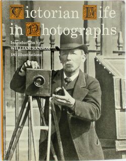 Victorian Life in Photographs - William Sansom (ISBN 9780500270479)