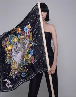 Dior Scarves. Fashion Stories. - (ISBN 9780500297711)