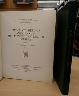 Diplomata Belgica Ante Annum Millesimum Centesimum Scripta. Ediderunt M. Gysseling & A.C.F. Koch. [With Facsimiles.]. - Maurits Gysseling, Anton Carl Frederik Koch