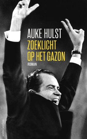 Zoeklicht op het gazon - Auke Hulst Zoeklicht op het gazon - Auke Hulst
