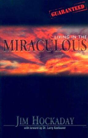 Living in the Miraculous - Jim Hockaday, Larry Keefauver [Forew.]