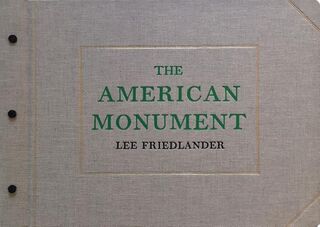 Lee Friedlander: The American Monument - Lee Friedlander (ISBN 9780871300720)