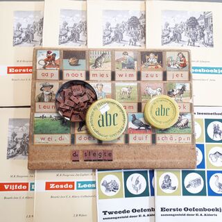 Hoogeveens leesplankje [met letters en 8 boekjes] - C. Jetses, H. Scheepstra, M.B. Hoogeveen, E.A. Alderts