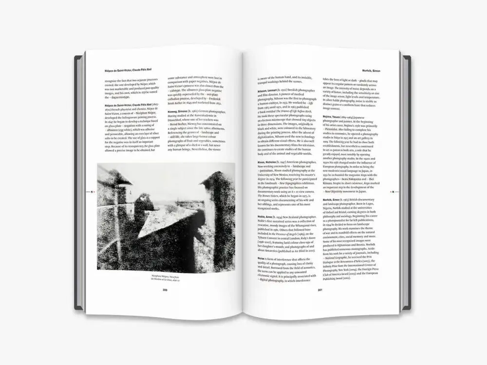 The Thames & Hudson Dictionary of Photography - 4