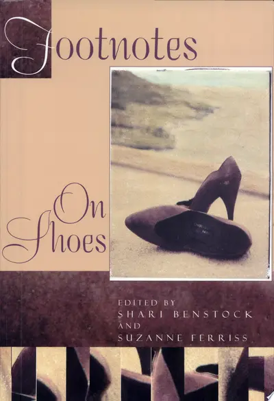 Footnotes on shoes - Shari Benstock, Suzanne Ferriss